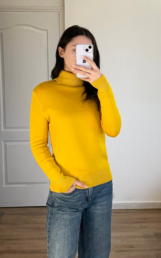 Pull thermique col roulé jaune